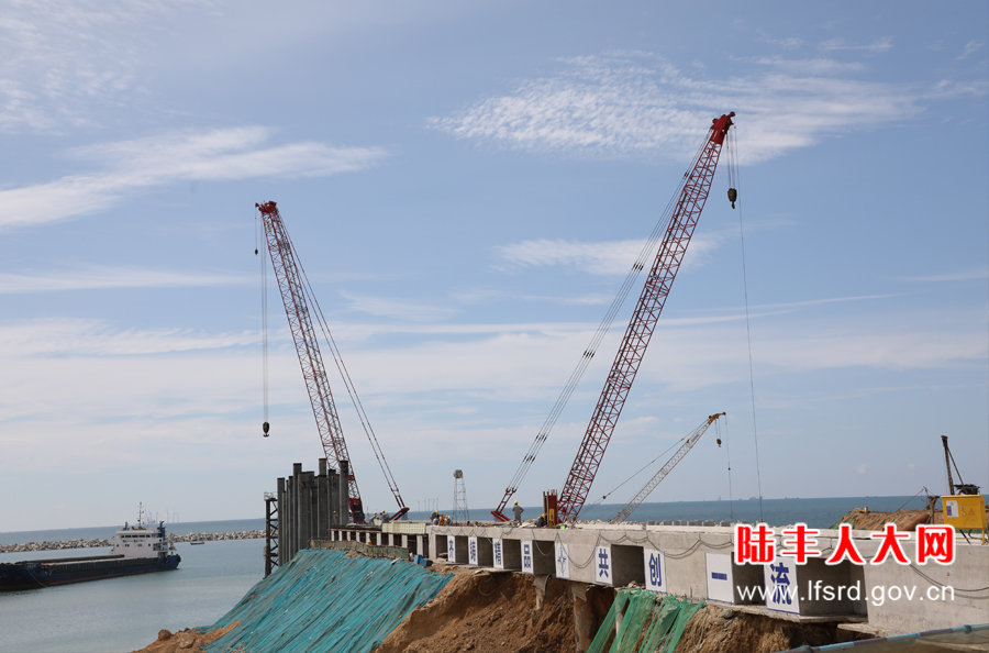 海工基地码头建设现场